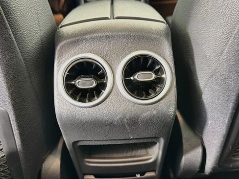 Used 2025 Mercedes-Benz GLB 250 image 29