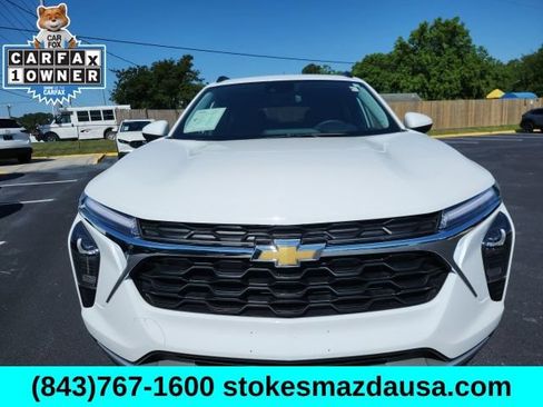 Used 2024 Chevrolet Trax LT w/ Sunroof Package FWD image 13