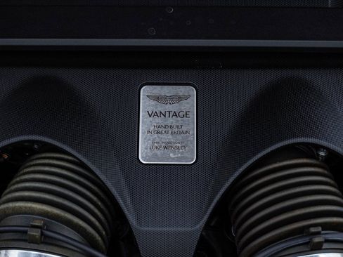 Used 2025 Aston Martin V8 Vantage Coupe image 35