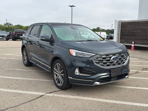Used 2019 Ford Edge Titanium w/ Equipment Group 301A AWD/4WD image 8