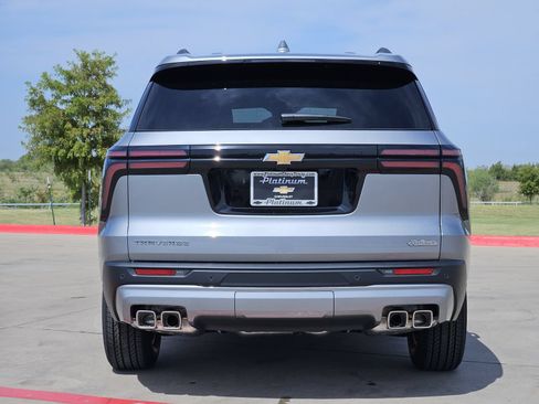 New 2027 Chevrolet Traverse LT FWD image 8