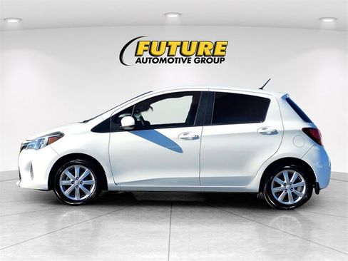 Used 2015 Toyota Yaris L image 7