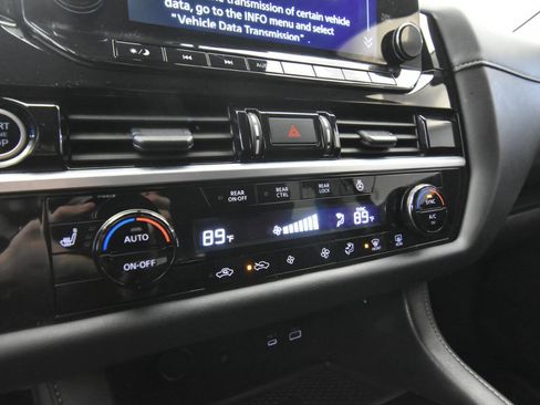 Used 2024 Nissan Pathfinder SL image 24