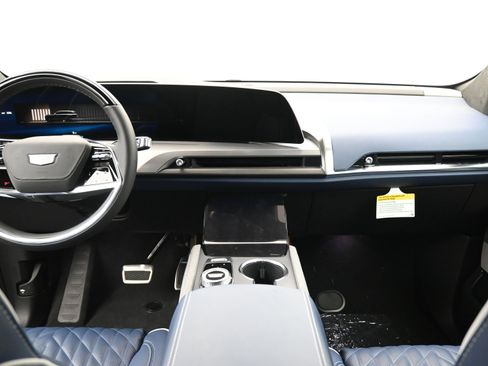 New 2026 Cadillac Vistiq Premium Luxury w/ LPO, Floor Liner Package image 9