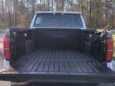 Used 2024 Toyota Tacoma TRD Off-Road image 23