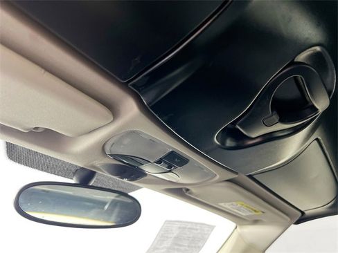 Used 2005 Chrysler Crossfire SRT-6 image 12