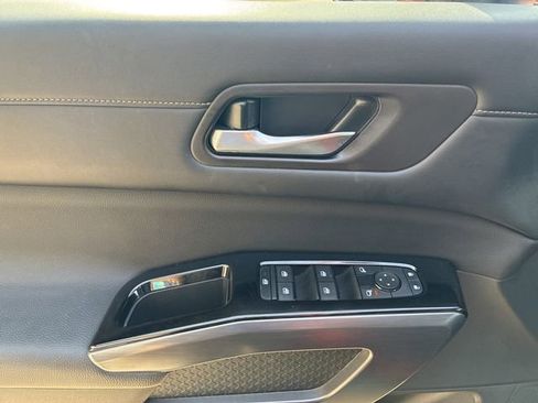 Used 2024 Nissan Pathfinder SL FWD image 21