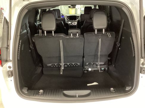 New 2026 Chrysler Pacifica Select AWD/4WD image 5