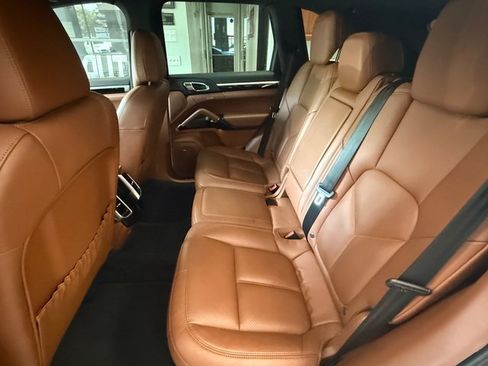 Used 2017 Porsche Cayenne AWD/4WD image 8