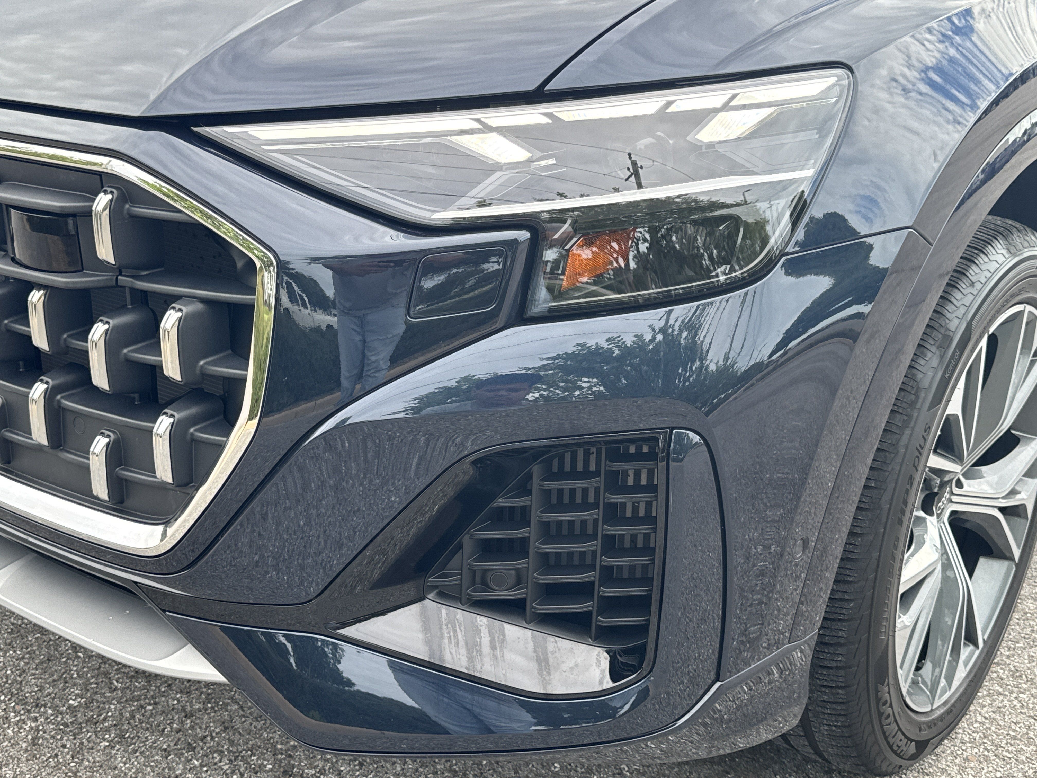 Certified 2025 Audi Q8 Premium Plus AWD/4WD image 9