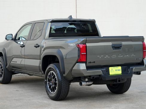 Used 2025 Toyota Tacoma TRD Off-Road AWD/4WD image 50