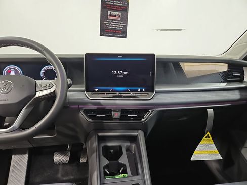 New 2026 Volkswagen Tiguan SE AWD/4WD image 17