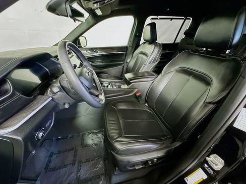 Used 2024 Jeep Grand Cherokee L Limited w/ Luxury Tech Group II image 12