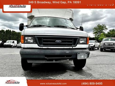 Used 2005 Ford E-350 and Econoline 350 Super Duty image 8