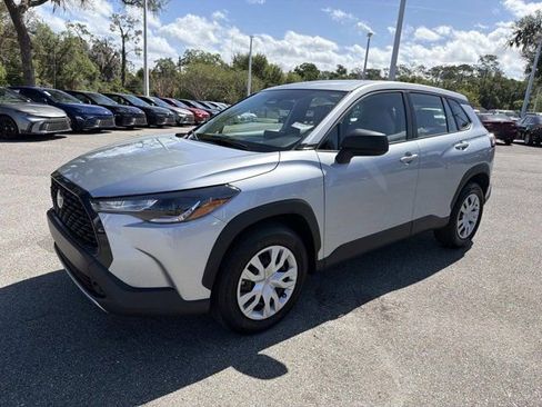 Certified 2025 Toyota Corolla Cross L FWD image 5