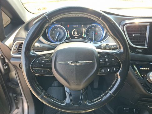 Certified 2020 Chrysler Pacifica Touring-L w/ Advanced Safetytec Group FWD image 21