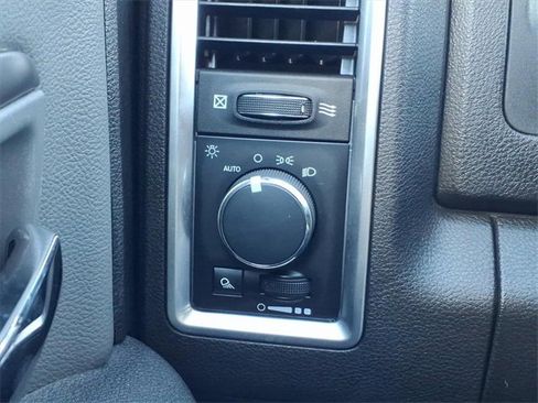 Used 2022 RAM 1500 Classic SLT image 22