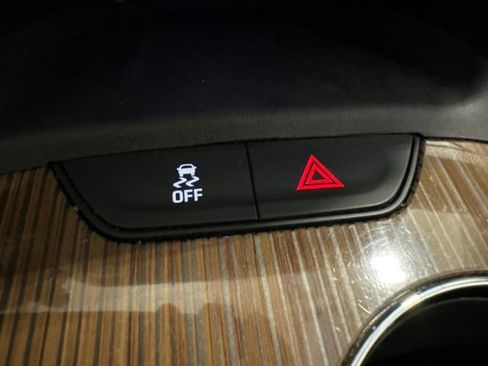 Used 2018 GMC Acadia SLE FWD image 30