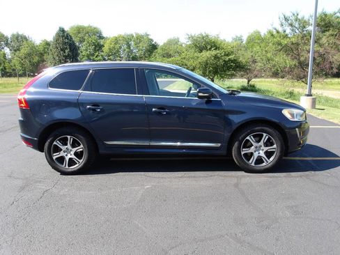 Used 2015 Volvo XC60 T6 w/ Proximity Package AWD/4WD image 2