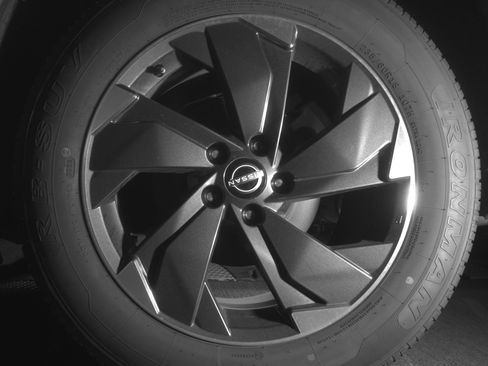 Used 2025 Nissan Rogue SV image 14