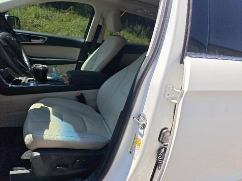 Used 2022 Ford Edge Titanium AWD/4WD image 9