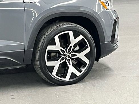 Used 2023 Volkswagen Taos SEL image 40