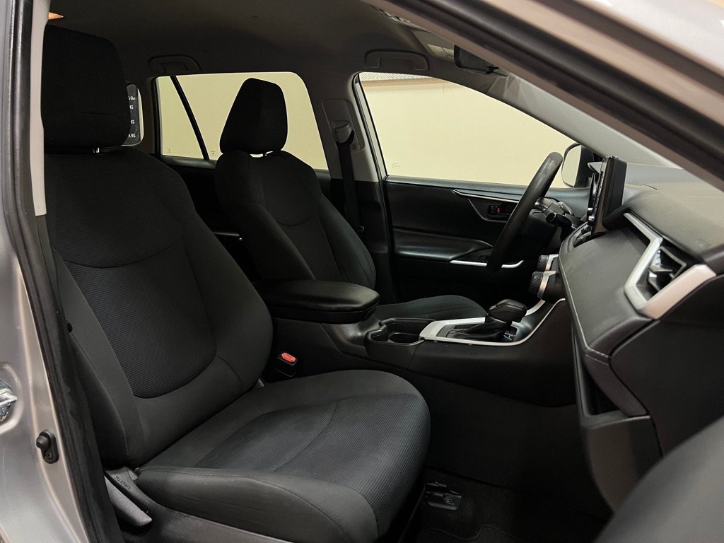 Used 2019 Toyota RAV4 LE FWD image 23