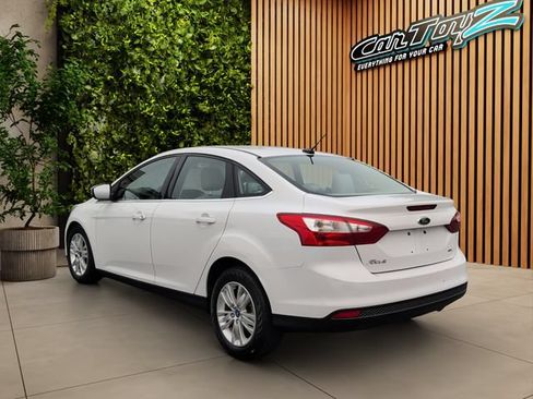 Used 2012 Ford Focus SEL w/ SEL/Titanium Winter Pkg FWD image 3