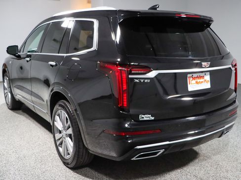 Used 2023 Cadillac XT6 Premium Luxury w/ Technology Package FWD image 9