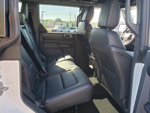 New 2025 Ford Bronco Outer Banks w/ Sasquatch Package image 18