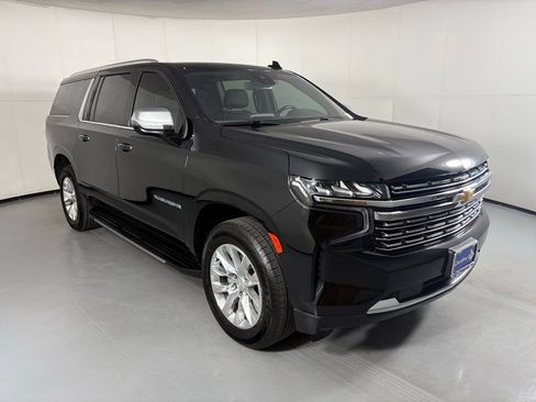 Used 2024 Chevrolet Suburban Premier RWD image 2