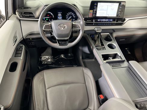 Used 2022 Toyota Sienna XSE AWD/4WD image 22