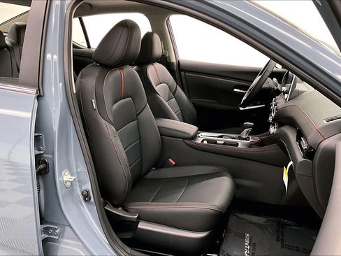 New 2025 Nissan Sentra SR w/ SR Premium Package FWD image 36