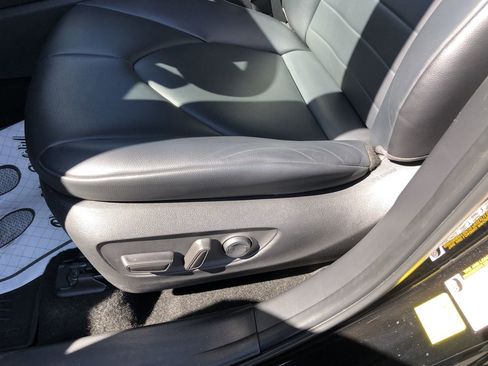 Used 2023 Toyota Highlander XLE image 16