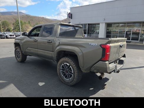 Used 2025 Toyota Tacoma TRD Sport AWD/4WD image 5