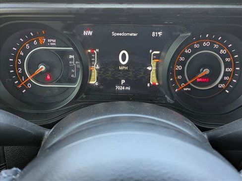 Used 2025 Jeep Gladiator Mojave AWD/4WD image 11