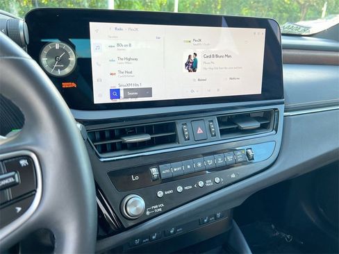 Certified 2025 Lexus ES 300h w/ Premium Package image 15