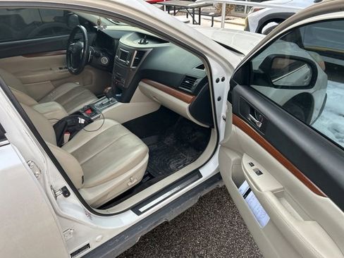 Used 2014 Subaru Outback 2.5i Limited w/ Moonroof Package image 18