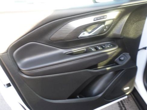 Used 2022 GMC Terrain SLT w/ Infotainment Package II image 37