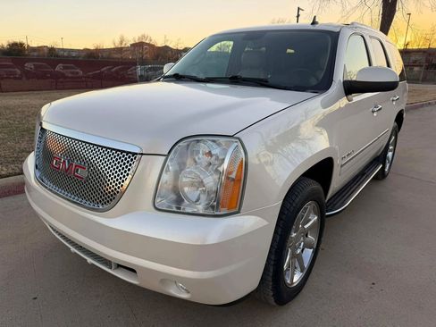 Used 2012 GMC Yukon Denali image 2