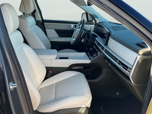 Certified 2025 Hyundai Santa Fe Calligraphy FWD image 24
