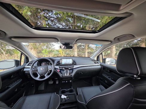 Used 2025 Honda Odyssey Touring image 11