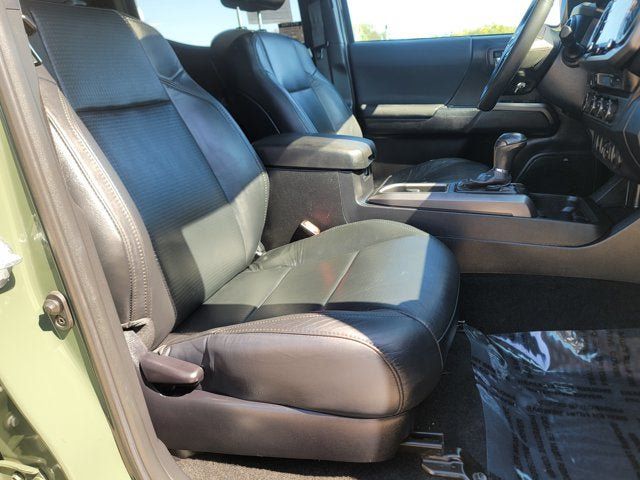 Used 2021 Toyota Tacoma TRD Off-Road w/ TRD Premium Off Road Package AWD/4WD image 4