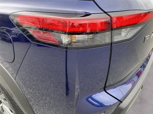 New 2026 Nissan Pathfinder SV image 11