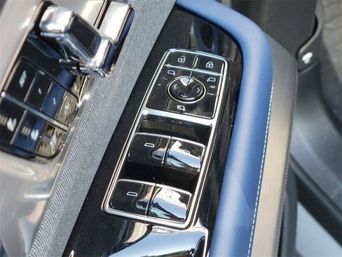 New 2026 Cadillac Vistiq Premium Luxury w/ LPO, Floor Liner Package image 18