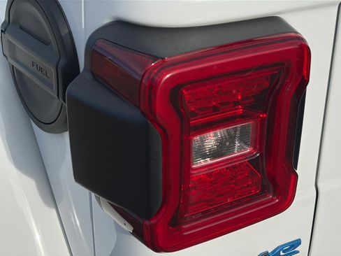 Used 2021 Jeep Wrangler Unlimited Rubicon w/ Cold Weather Group image 35