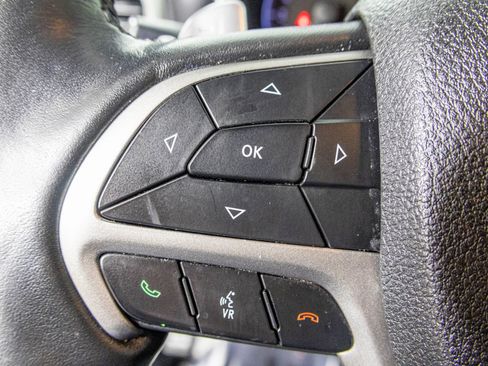 Used 2017 Jeep Grand Cherokee Altitude image 34