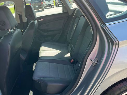 Used 2025 Volkswagen Jetta SE FWD image 25