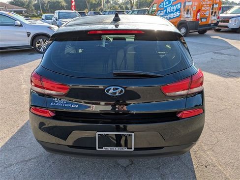 Used 2018 Hyundai Elantra GT image 5