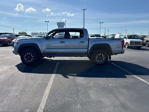 Used 2019 Toyota Tacoma TRD Off-Road AWD/4WD image 3